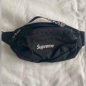 Supreme fanny pack! In great condition!